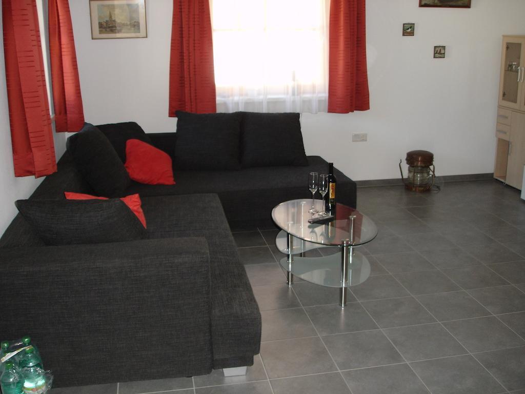 Haus Telisia Apartment Klosterle am Arlberg Cameră foto